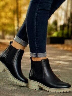 Dolce vita Black Rancher Womens Ankle Boots With Lug Sole &Croc-Embossed Size 10